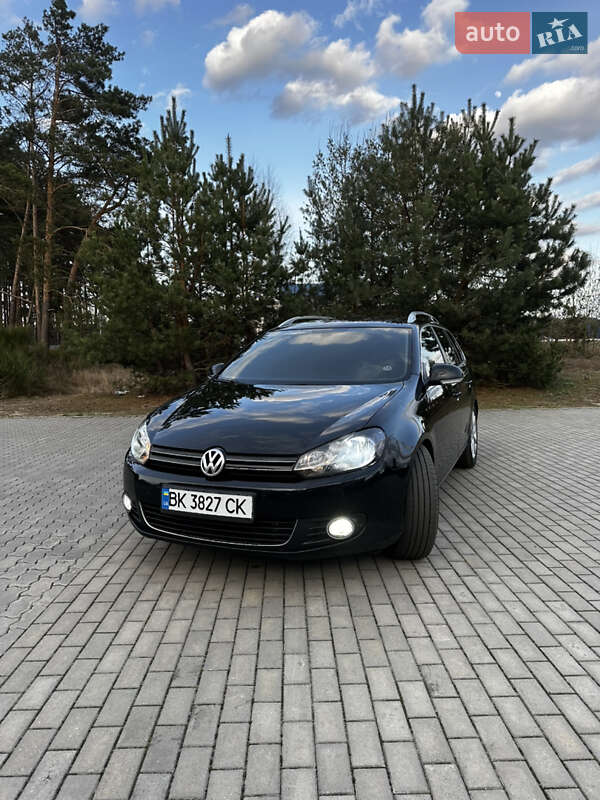 Универсал Volkswagen Golf 2011 в Костополе
