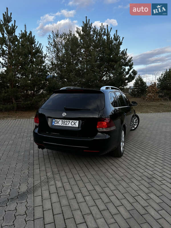 Универсал Volkswagen Golf 2011 в Костополе