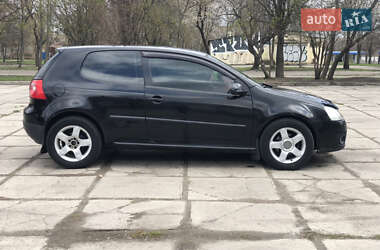Хэтчбек Volkswagen Golf 2005 в 