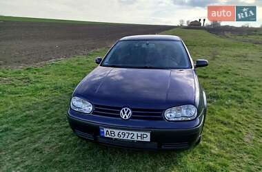 Хэтчбек Volkswagen Golf 2001 в Вендичанах
