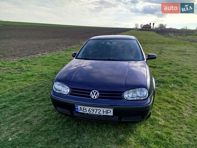 Хэтчбек Volkswagen Golf 2001 в Вендичанах