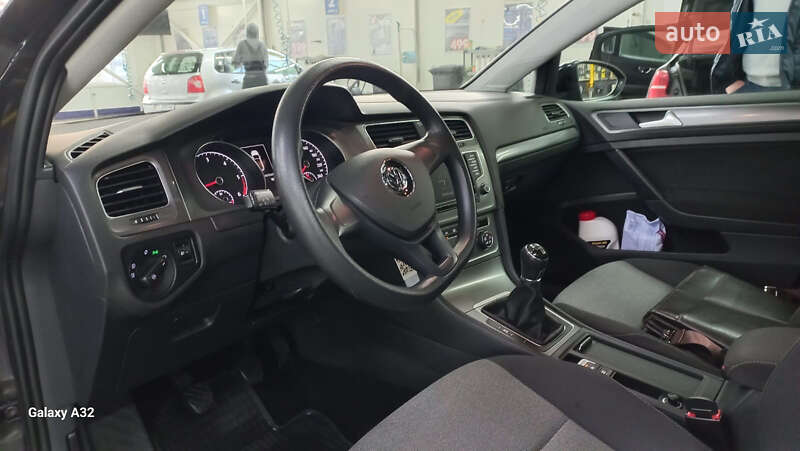 Универсал Volkswagen Golf 2015 в Черновцах