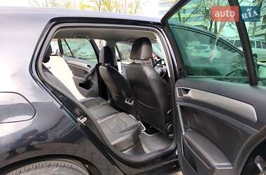 Хэтчбек Volkswagen Golf 2015 в 