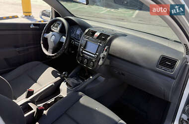 Хетчбек Volkswagen Golf 2006 в 
