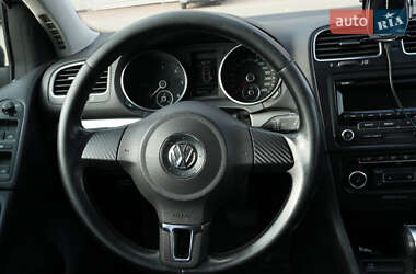 Хэтчбек Volkswagen Golf 2011 в 