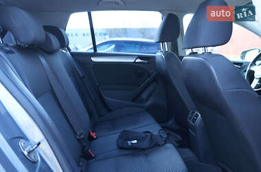Хэтчбек Volkswagen Golf 2011 в 