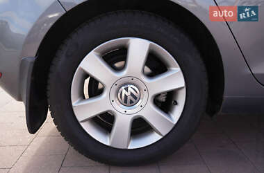 Хэтчбек Volkswagen Golf 2011 в 