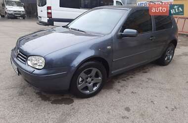 Хэтчбек Volkswagen Golf 2001 в 