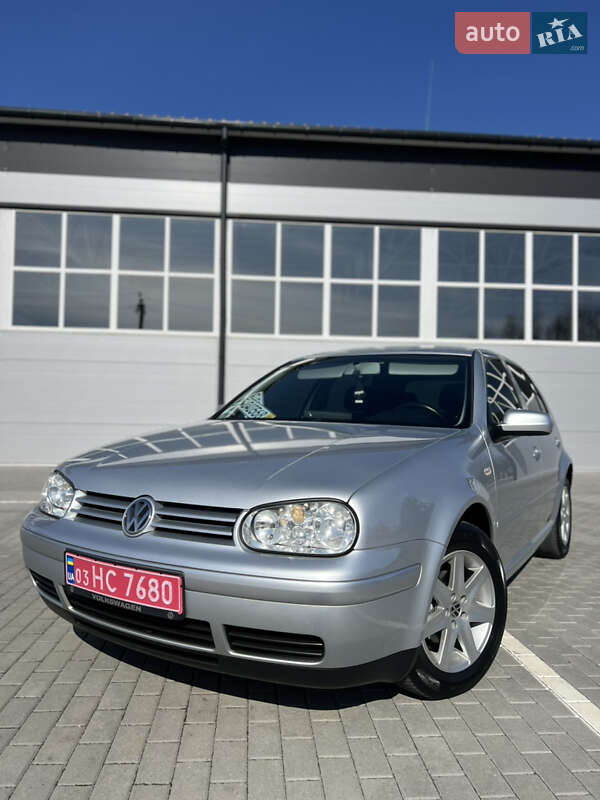 Хэтчбек Volkswagen Golf 2003 в 