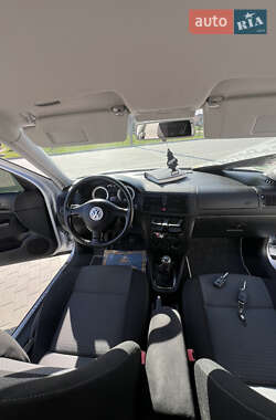 Хэтчбек Volkswagen Golf 2003 в 
