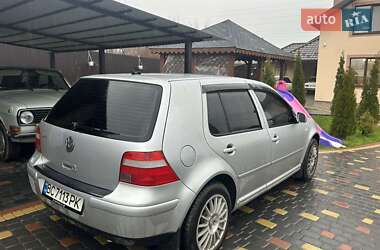 Хэтчбек Volkswagen Golf 2003 в 