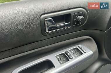 Хэтчбек Volkswagen Golf 2003 в 