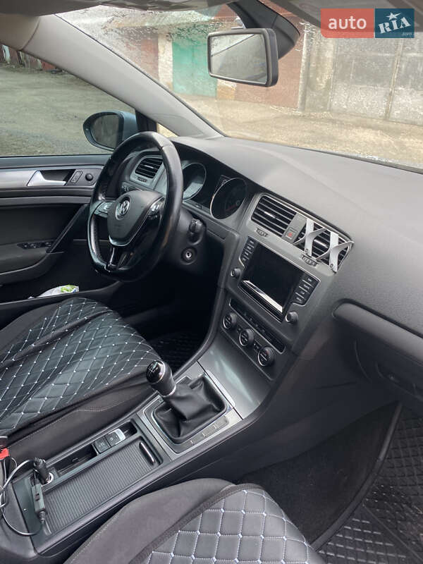 Универсал Volkswagen Golf 2013 в Ивано-Франковске