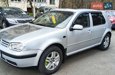 Хетчбек Volkswagen Golf 2001 в 