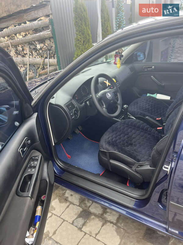 Хэтчбек Volkswagen Golf 2001 в Ужгороде