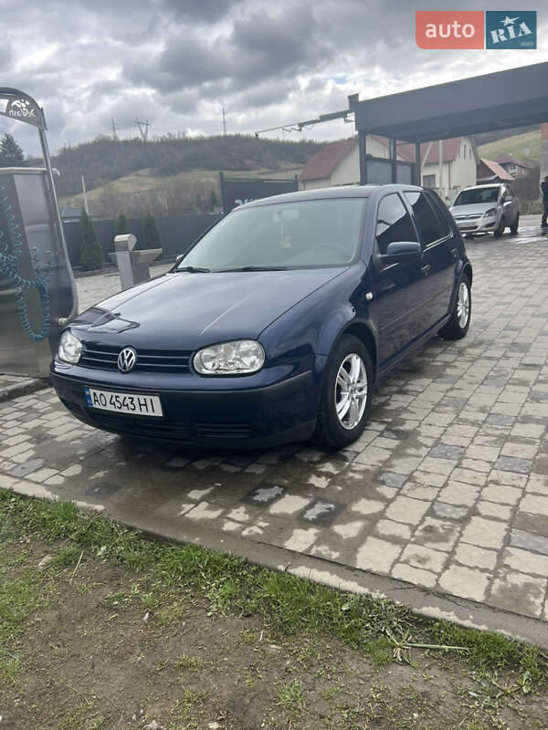 Хэтчбек Volkswagen Golf 2001 в Ужгороде