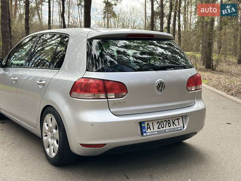 Хэтчбек Volkswagen Golf 2010 в Киеве