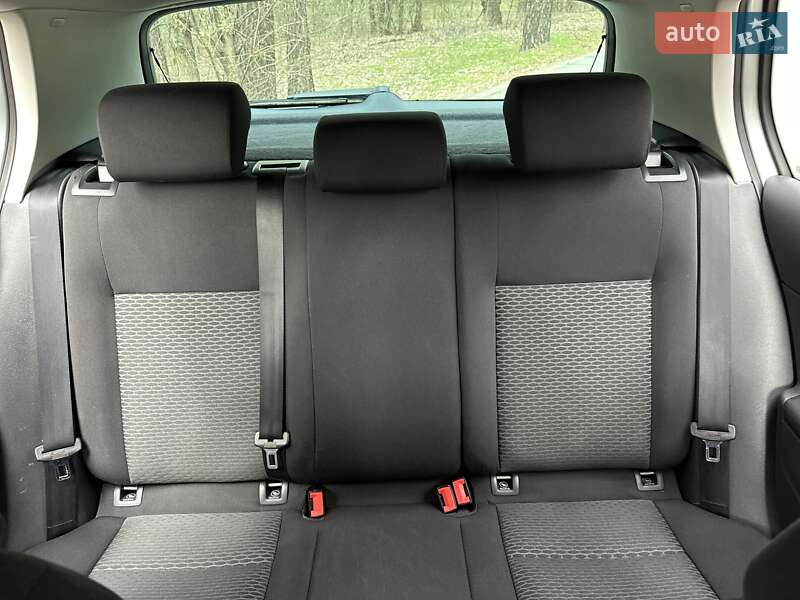 Хэтчбек Volkswagen Golf 2010 в Киеве