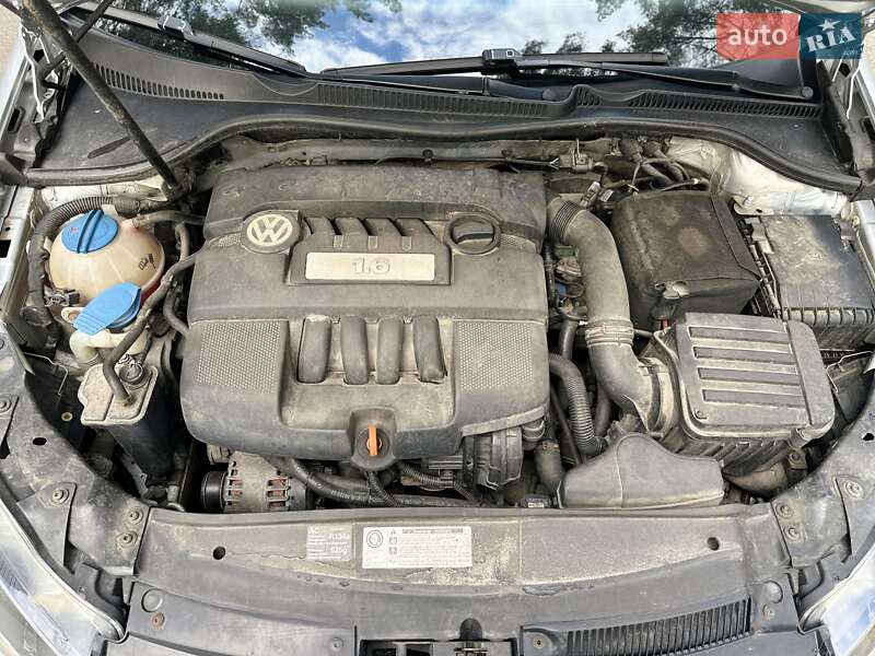 Хэтчбек Volkswagen Golf 2010 в Киеве