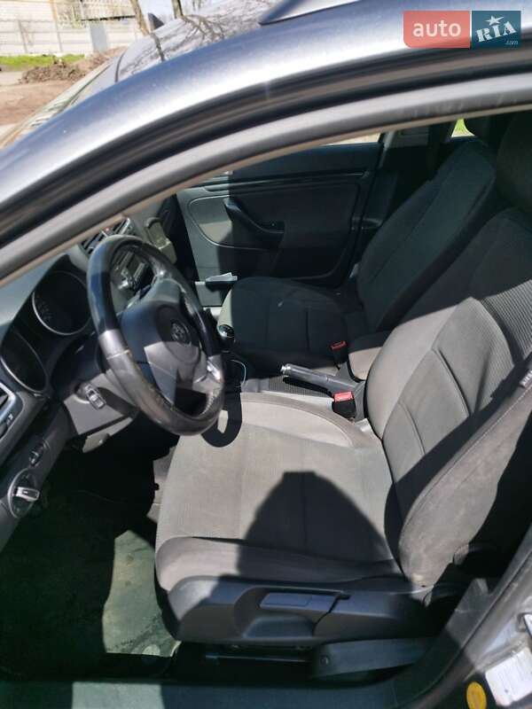 Універсал Volkswagen Golf 2012 в Коростені