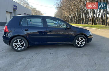 Хетчбек Volkswagen Golf 2005 в 