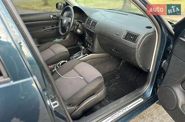 Хетчбек Volkswagen Golf 2001 в 