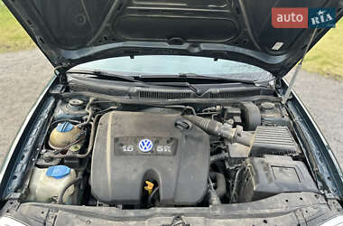 Хетчбек Volkswagen Golf 2001 в 