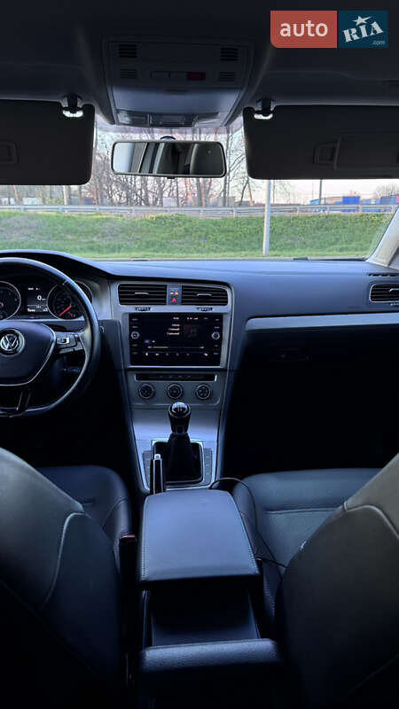 Хэтчбек Volkswagen Golf 2015 в Полтаве
