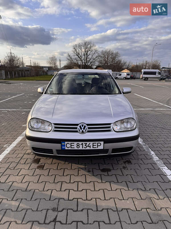 Хэтчбек Volkswagen Golf 2001 в Черновцах