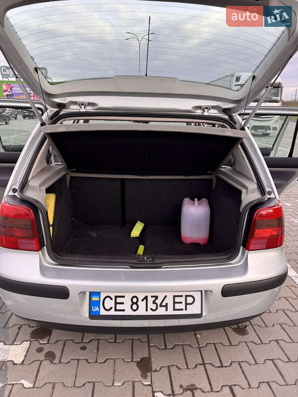 Хэтчбек Volkswagen Golf 2001 в Черновцах