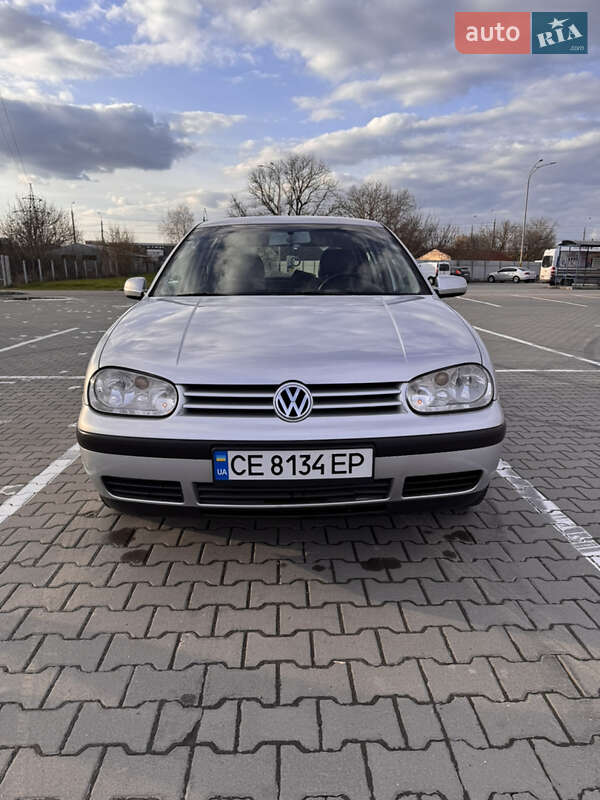 Хэтчбек Volkswagen Golf 2001 в Черновцах
