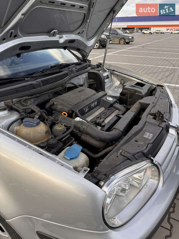 Хэтчбек Volkswagen Golf 2001 в Черновцах
