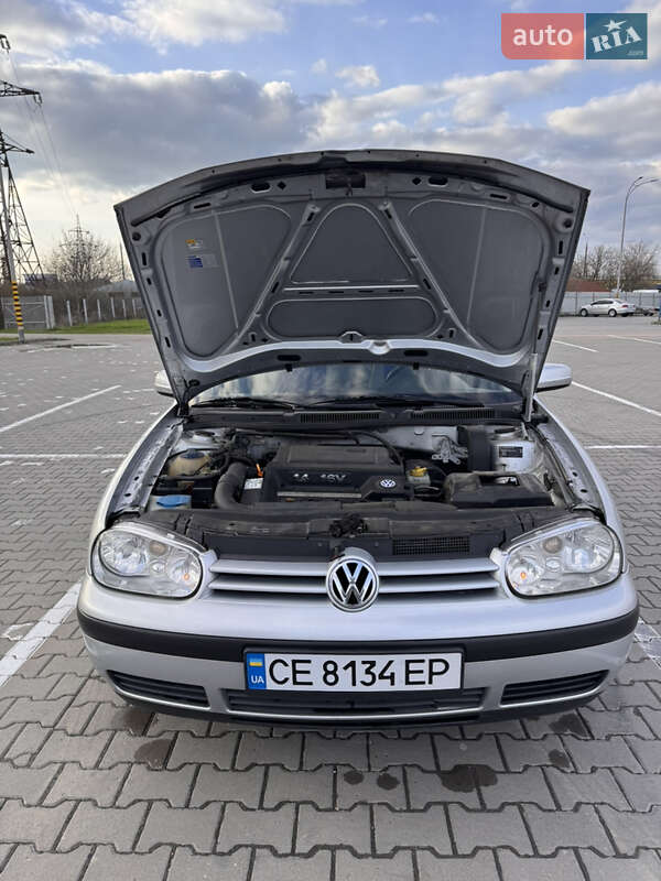 Хэтчбек Volkswagen Golf 2001 в Черновцах