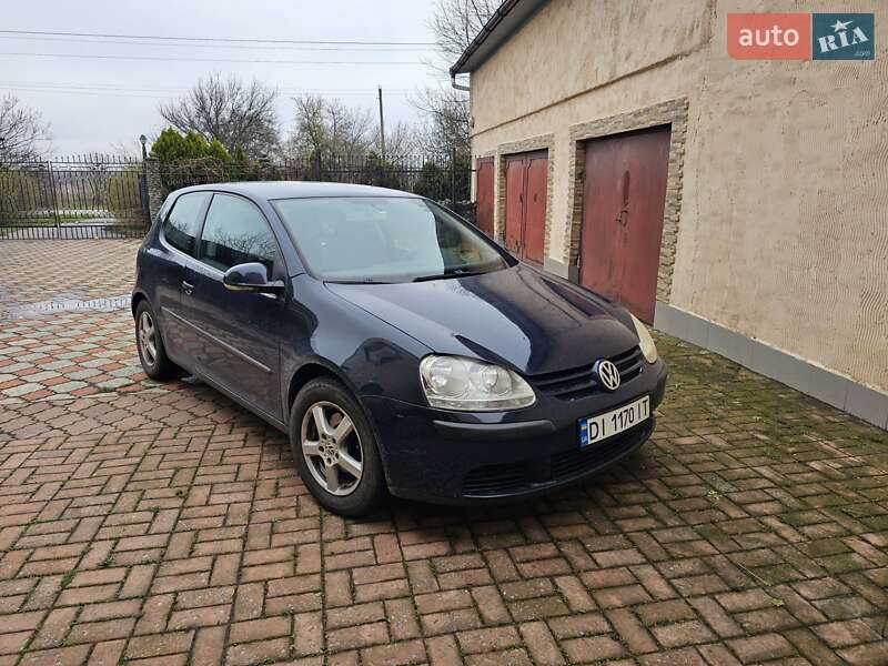 Хэтчбек Volkswagen Golf 2004 в 