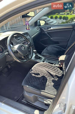 Хэтчбек Volkswagen Golf 2013 в 