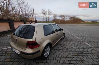 Хэтчбек Volkswagen Golf 2002 в 