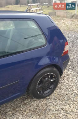 Хэтчбек Volkswagen Golf 1999 в 