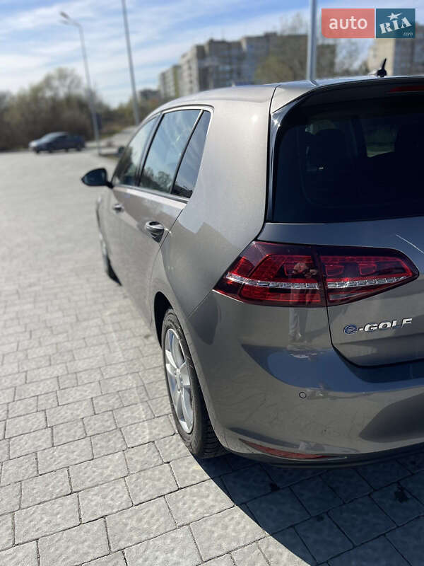 Хэтчбек Volkswagen Golf 2014 в Львове