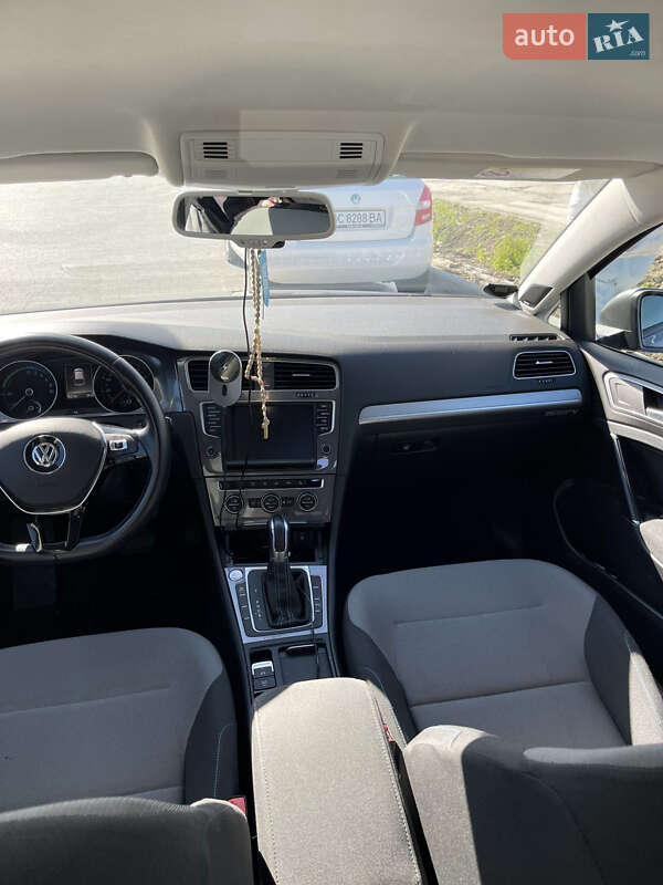 Хэтчбек Volkswagen Golf 2014 в Львове