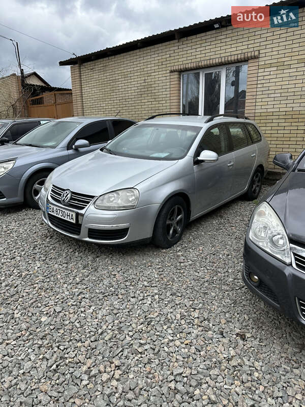 Универсал Volkswagen Golf 2010 в 