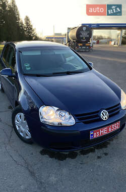Хэтчбек Volkswagen Golf 2005 в 