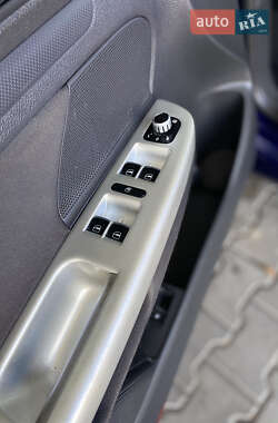 Хэтчбек Volkswagen Golf 2005 в 