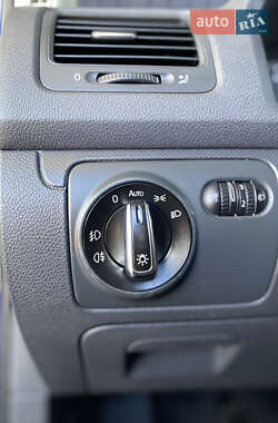 Хэтчбек Volkswagen Golf 2005 в 
