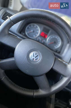 Хэтчбек Volkswagen Golf 2005 в 