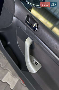 Хэтчбек Volkswagen Golf 2005 в 