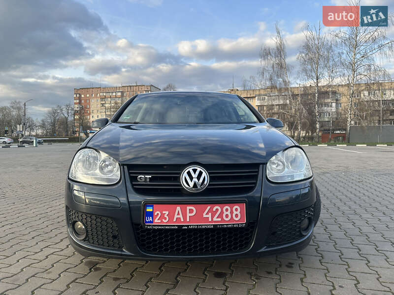 Хэтчбек Volkswagen Golf 2006 в Черновцах