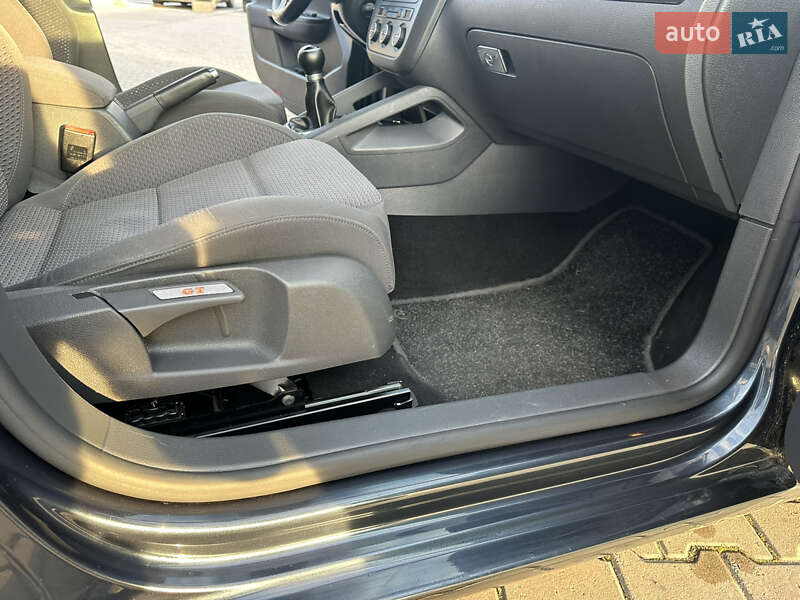 Хэтчбек Volkswagen Golf 2006 в Черновцах
