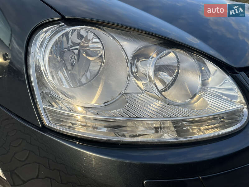 Хэтчбек Volkswagen Golf 2006 в Черновцах