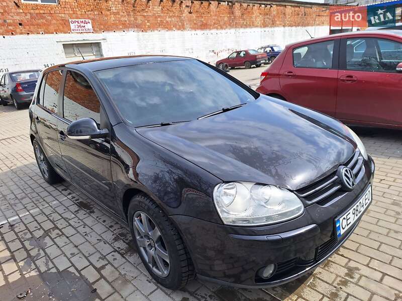 Хэтчбек Volkswagen Golf 2006 в Черновцах