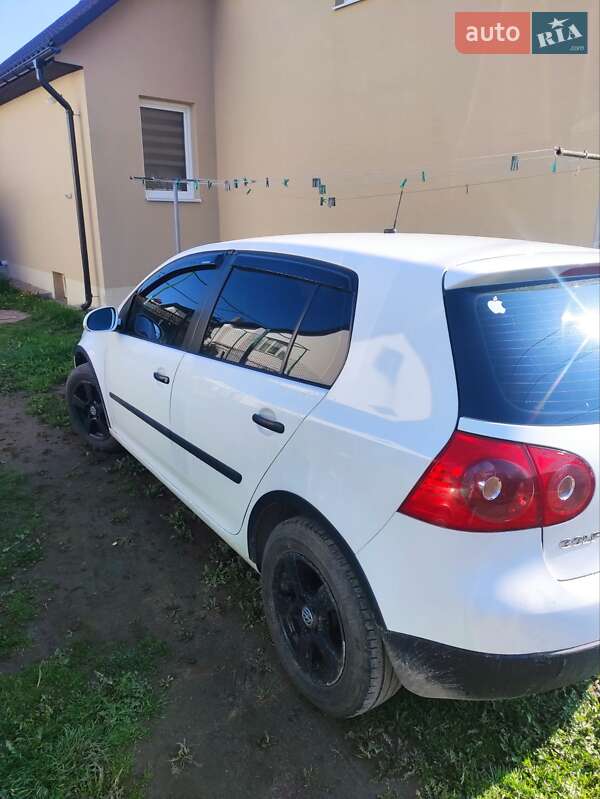 Хетчбек Volkswagen Golf 2004 в Тячеві